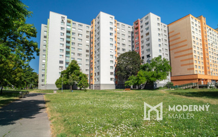 Na prenájom 3-izbový byt v Petržalke na Holičskej ulici