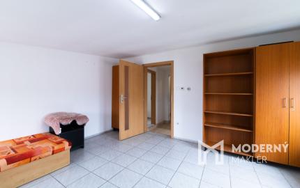 Na predaj 5-izbový byt s terasou a parkovacím miestom v obci Lipovec