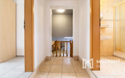 Na predaj 5-izbový byt s terasou a parkovacím miestom v obci Lipovec