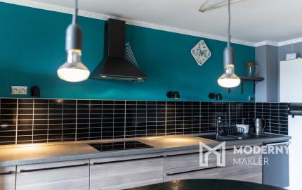 Na predaj 3-izbový byt s terasou, predzáhradkou a parkovacím miestom v obci Lipovec