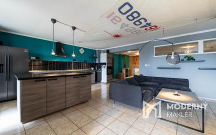 Na predaj 3-izbový byt s terasou, predzáhradkou a parkovacím miestom v obci Lipovec