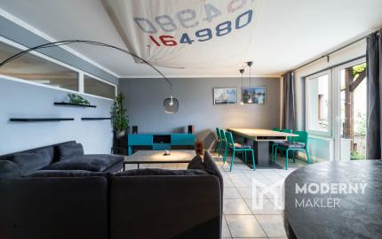 Na predaj 3-izbový byt s terasou, predzáhradkou a parkovacím miestom v obci Lipovec