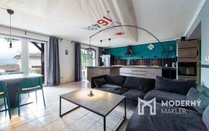 Na predaj 3-izbový byt s terasou, predzáhradkou a parkovacím miestom v obci Lipovec