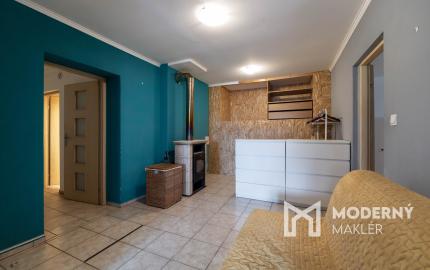 Na predaj 3-izbový byt s terasou, predzáhradkou a parkovacím miestom v obci Lipovec