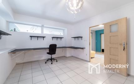 Na predaj 3-izbový byt s terasou, predzáhradkou a parkovacím miestom v obci Lipovec