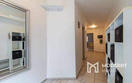 Na predaj 3-izbový byt s terasou, predzáhradkou a parkovacím miestom v obci Lipovec