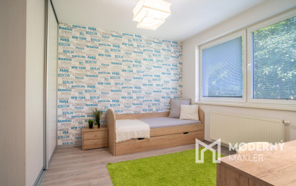 REZERVOVANÉ: Na predaj priestranný 3-izbový byt na Slávičej ulici v Senci