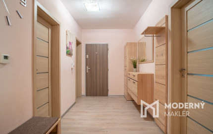 REZERVOVANÉ: Na predaj priestranný 3-izbový byt na Slávičej ulici v Senci