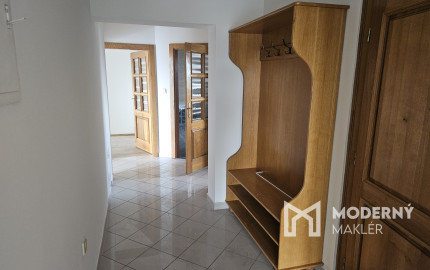 Na prenájom  3-izbový byt v Malackách na ulici Radlinského