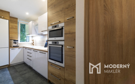 REZERVOVANÉ: Na predaj priestranný 3-izbový byt v Bratislave - Ružinov