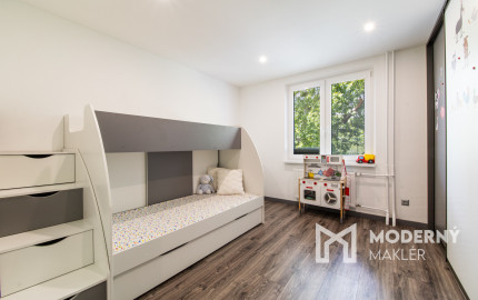 REZERVOVANÉ: Na predaj priestranný 3-izbový byt v Bratislave - Ružinov