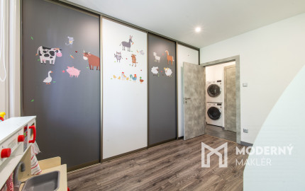 REZERVOVANÉ: Na predaj priestranný 3-izbový byt v Bratislave - Ružinov