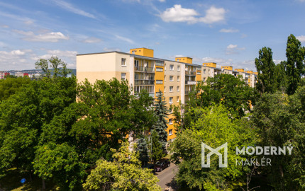 REZERVOVANÉ: Na predaj priestranný 3-izbový byt v Bratislave - Ružinov