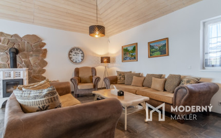 Na predaj exkluzívny rodinný dom s dvoj-garážou v podtatranskej obci Veľký Slavkov