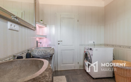 Na predaj exkluzívny rodinný dom s dvoj-garážou v podtatranskej obci Veľký Slavkov