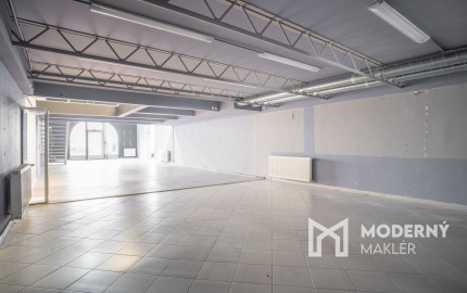 Na prenájom veľkorysý obchodný priestor s mezanínom na Zámockej ulici pod Bratislavským hradom