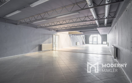 Na prenájom veľkorysý obchodný priestor s mezanínom na Zámockej ulici pod Bratislavským hradom