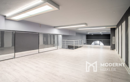 Na prenájom veľkorysý obchodný priestor s mezanínom na Zámockej ulici pod Bratislavským hradom