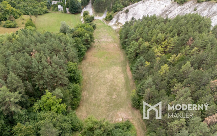 Na predaj pozemok s projektom výstavby chát v Modrovej