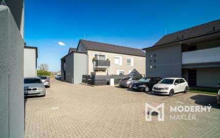 REZERVOVANÉ: Na predaj 3-izbový byt s parkovacím státím v Rajke