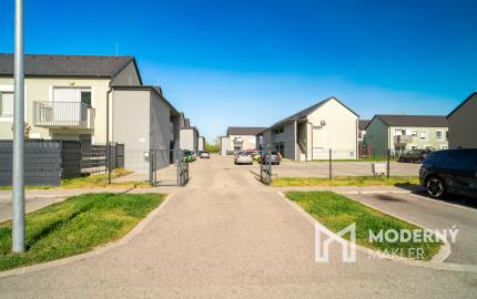 REZERVOVANÉ: Na predaj 3-izbový byt s parkovacím státím v Rajke