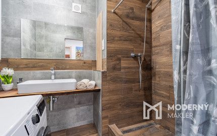 Na predaj kompletne zariadený 3,5-izbový byt v Dolnej Strede