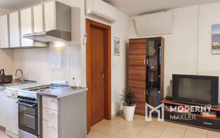 Na predaj 3-izbový apartmán na ostrove Vir v Chorvátsku