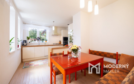 REZERVOVANÉ: Na predaj priestranný dom s veľkým pozemkom v Pobedime