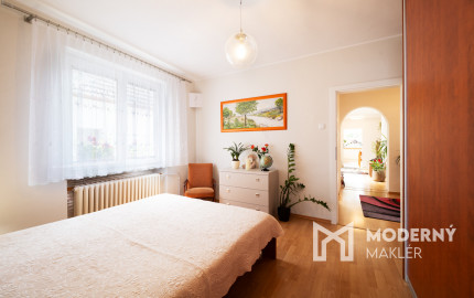 REZERVOVANÉ: Na predaj priestranný dom s veľkým pozemkom v Pobedime