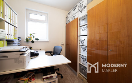 REZERVOVANÉ: Na predaj priestranný dom s veľkým pozemkom v Pobedime