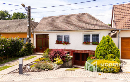 REZERVOVANÉ: Na predaj priestranný dom s veľkým pozemkom v Pobedime