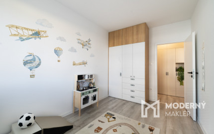 REZERVOVANÉ - Na predaj zariadený 4-izbový byt v Dúbravke