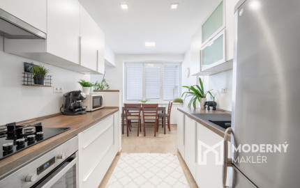 REZERVOVANÉ: Na predaj 2-izbový byt s balkónom a pivnicou v pokojnej časti obce Veľké Leváre