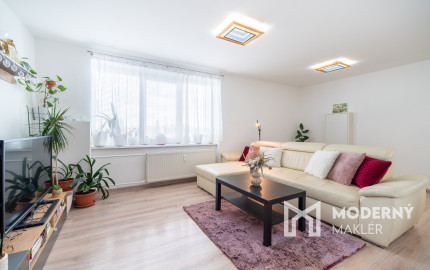 REZERVOVANÉ: Na predaj 2-izbový byt s balkónom a pivnicou v pokojnej časti obce Veľké Leváre