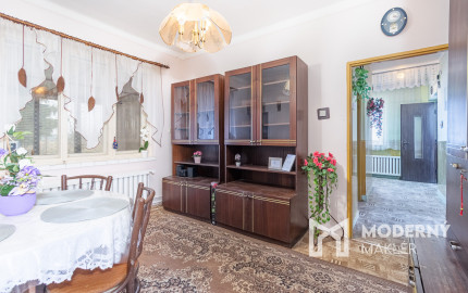 Na predaj priestranný 3-izbový rodinný dom s terasou v Šoporni