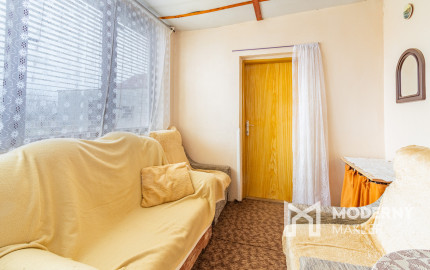 Na predaj priestranný 3-izbový rodinný dom s terasou v Šoporni