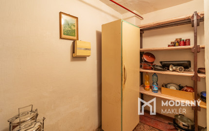 Na predaj priestranný 3-izbový rodinný dom s terasou v Šoporni