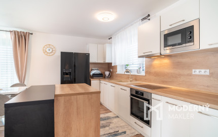 REZERVOVANÉ - Na predaj 5-izbový rodinný dom v Rovinke