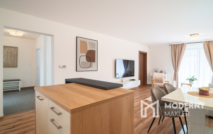 REZERVOVANÉ - Na predaj 5-izbový rodinný dom v Rovinke