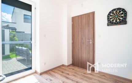 REZERVOVANÉ - Na predaj 5-izbový rodinný dom v Rovinke