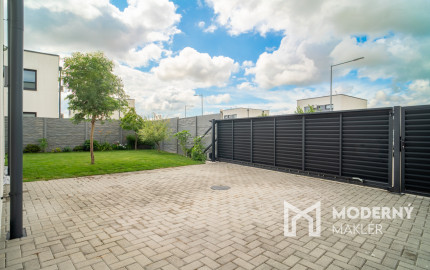 REZERVOVANÉ - Na predaj 5-izbový rodinný dom v Rovinke