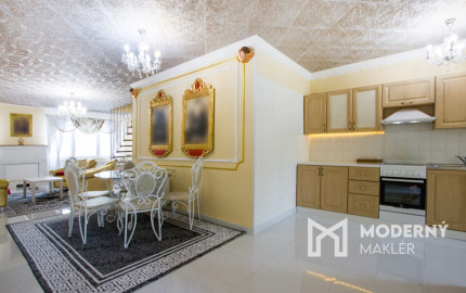 Na predaj dvojdom s rozľahlým pozemkom v centre obce Zlaté Klasy