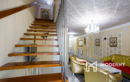 Na predaj dvojdom s rozľahlým pozemkom v centre obce Zlaté Klasy