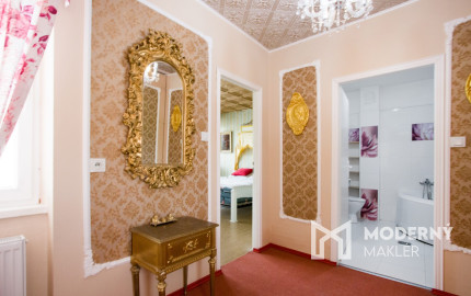 Na predaj dvojdom s rozľahlým pozemkom v centre obce Zlaté Klasy