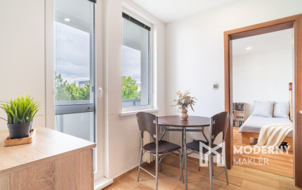 Na predaj priestranný 3-izbový byt s veľkou loggiou v Rači