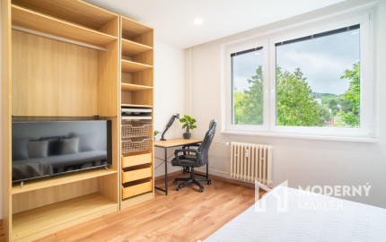 Na predaj priestranný 3-izbový byt s veľkou loggiou v Rači