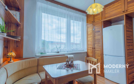REZERVOVANÝ: Na predaj priestranný 2-izbový byt v Starej Ľubovni