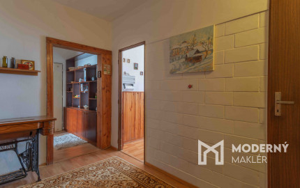 REZERVOVANÝ: Na predaj priestranný 2-izbový byt v Starej Ľubovni