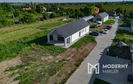 Na predaj moderný 4-izbový rodinný dom v Šoporni