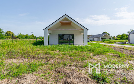 Na predaj moderný 4-izbový rodinný dom v Šoporni